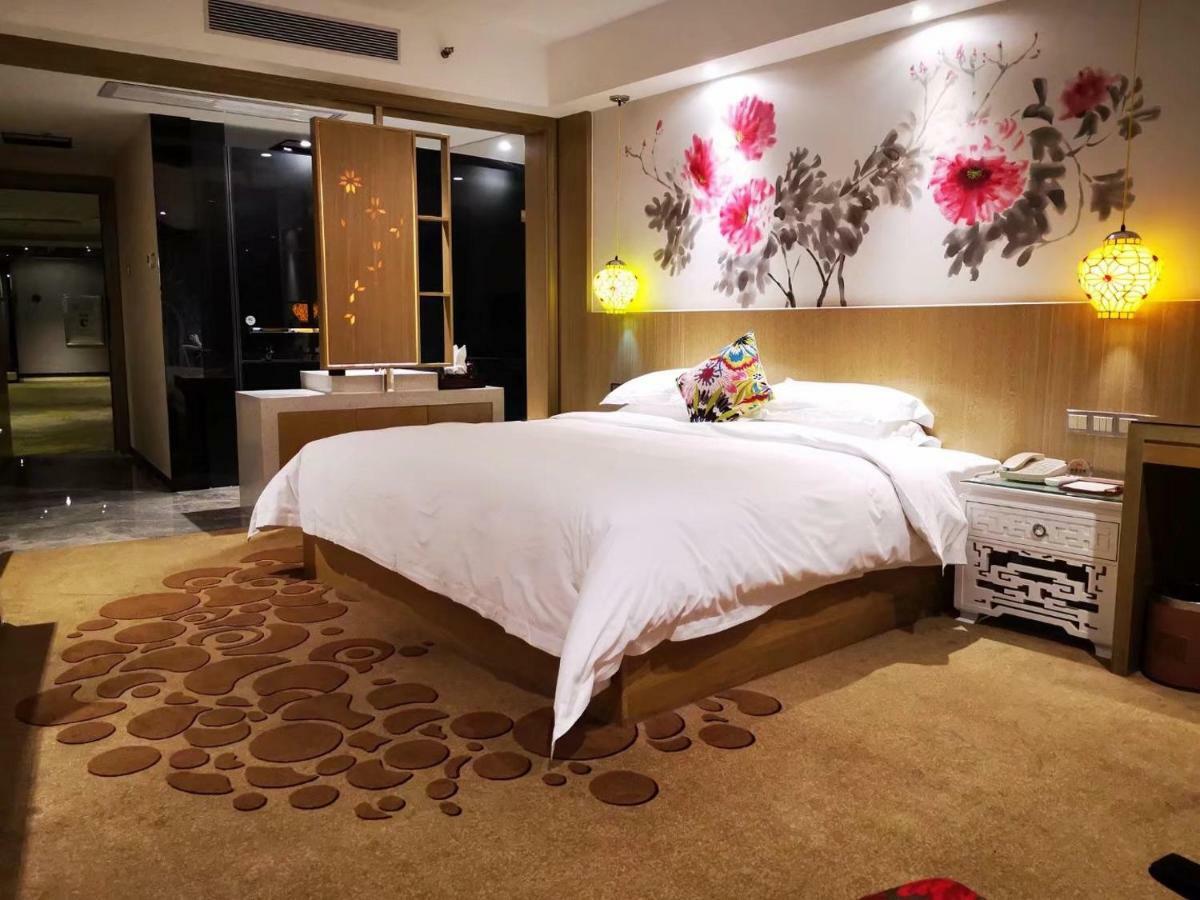 Paco Hotel Beijing Road Tuan Yi Da Metro Kanton Exterior foto